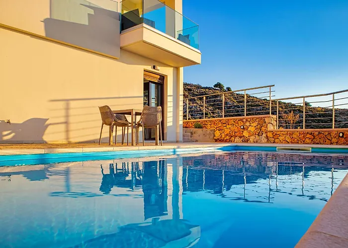Lia Chania With Private Ecologic Pool And Amazing View! וילה חאניה